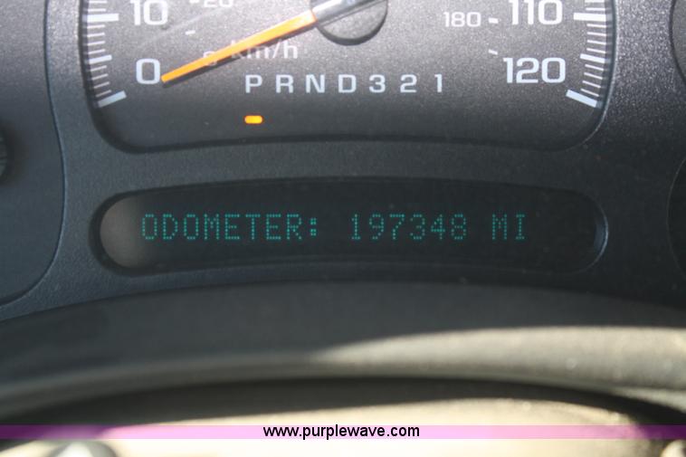 image for item A3981 2006 Chevrolet Suburban 2500 SUV