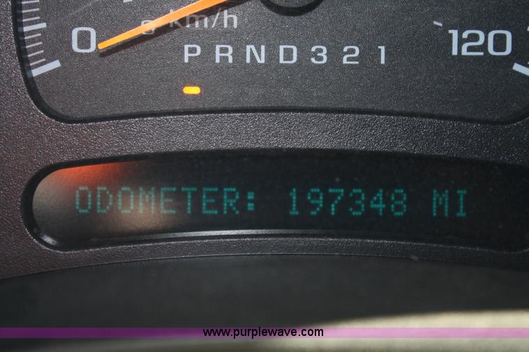 image for item A3981 2006 Chevrolet Suburban 2500 SUV