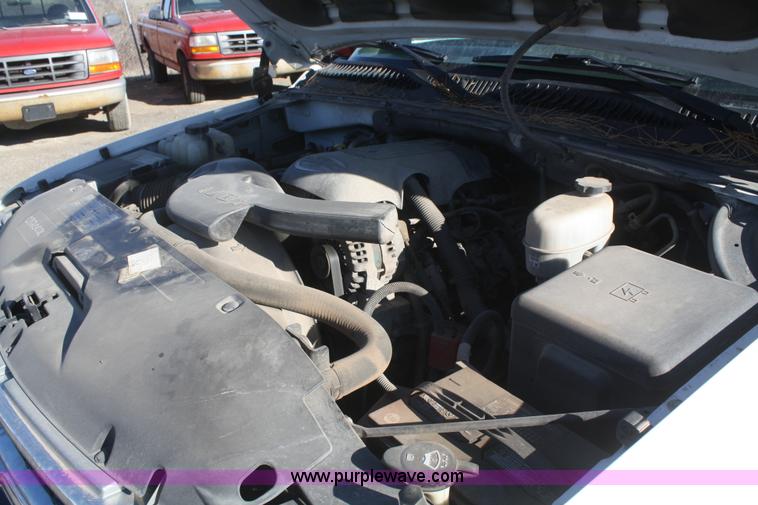 image for item A3981 2006 Chevrolet Suburban 2500 SUV