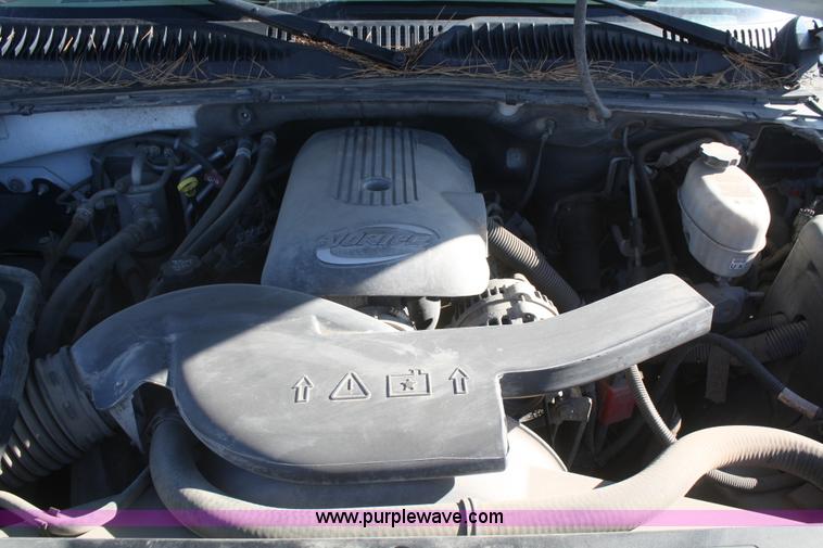 image for item A3981 2006 Chevrolet Suburban 2500 SUV