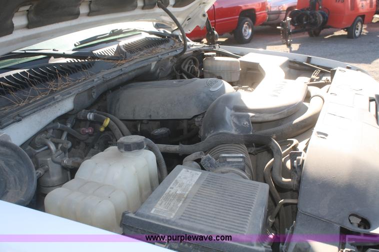 image for item A3981 2006 Chevrolet Suburban 2500 SUV