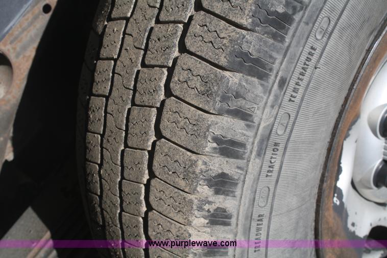 image for item A3981 2006 Chevrolet Suburban 2500 SUV