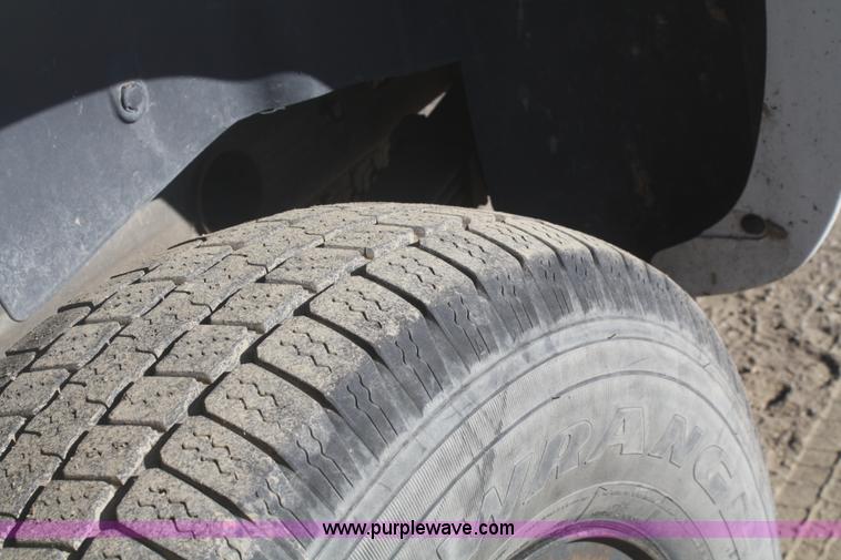 image for item A3981 2006 Chevrolet Suburban 2500 SUV