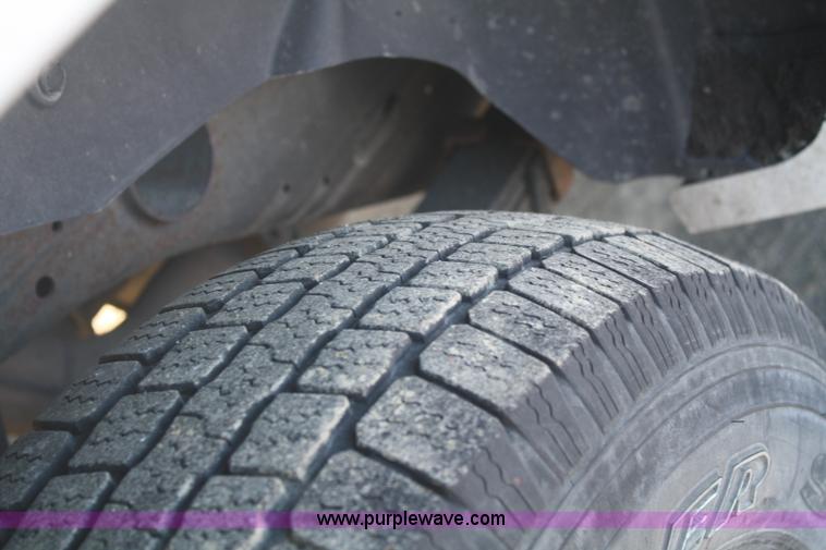 image for item A3981 2006 Chevrolet Suburban 2500 SUV