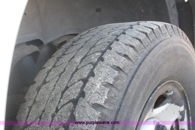 image for item A3981 2006 Chevrolet Suburban 2500 SUV