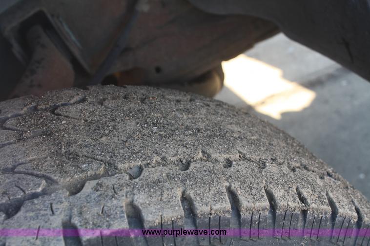 image for item A3981 2006 Chevrolet Suburban 2500 SUV