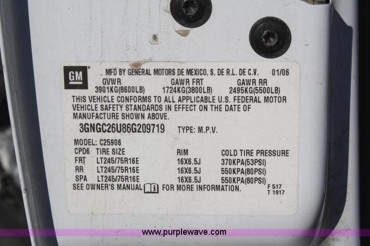 image for item A3981 2006 Chevrolet Suburban 2500 SUV