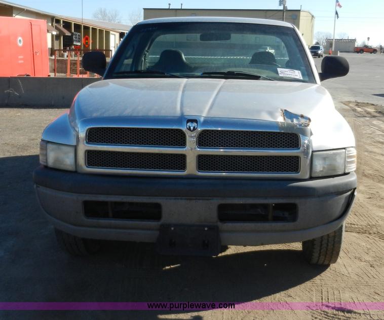 image for item A3982 2001 Dodge Ram 1500 pickup truck