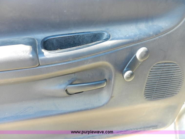 image for item A3982 2001 Dodge Ram 1500 pickup truck