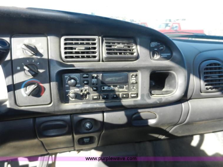 image for item A3982 2001 Dodge Ram 1500 pickup truck