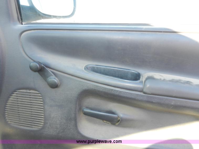 image for item A3982 2001 Dodge Ram 1500 pickup truck