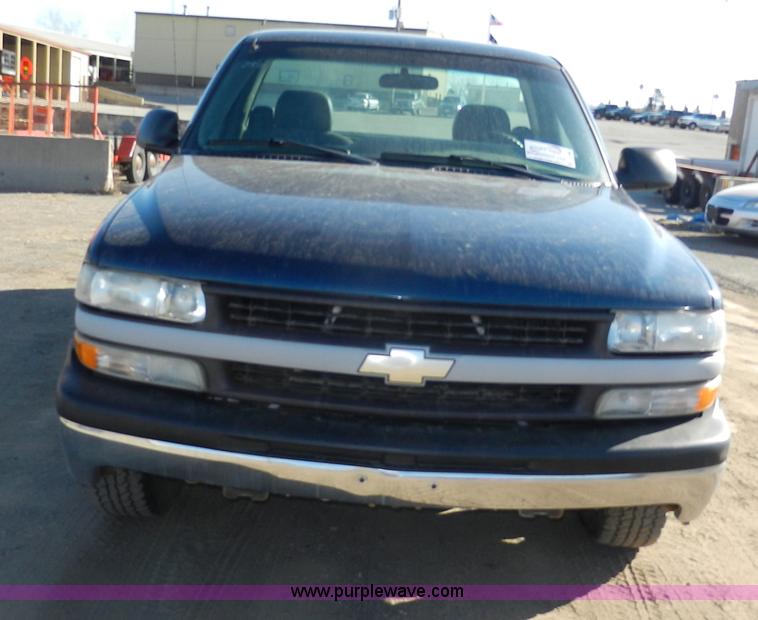 image for item A3986 2002 Chevrolet Silverado 1500 pickup truck
