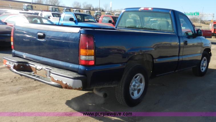 image for item A3986 2002 Chevrolet Silverado 1500 pickup truck