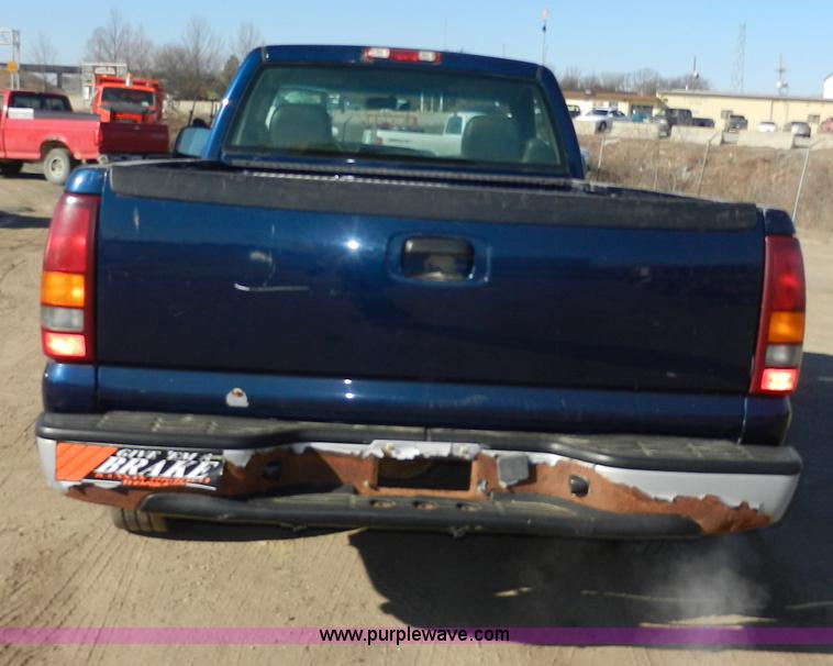 image for item A3986 2002 Chevrolet Silverado 1500 pickup truck