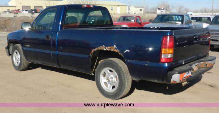 image for item A3986 2002 Chevrolet Silverado 1500 pickup truck