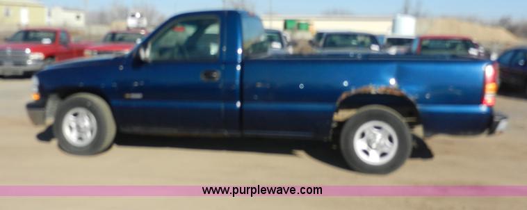 image for item A3986 2002 Chevrolet Silverado 1500 pickup truck