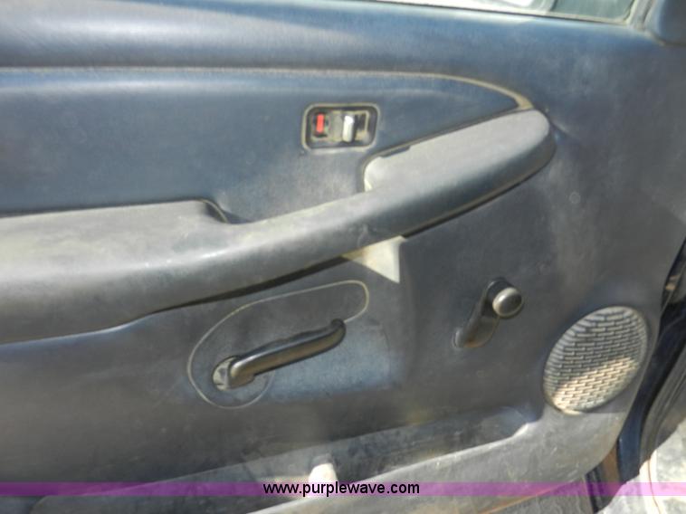 image for item A3986 2002 Chevrolet Silverado 1500 pickup truck