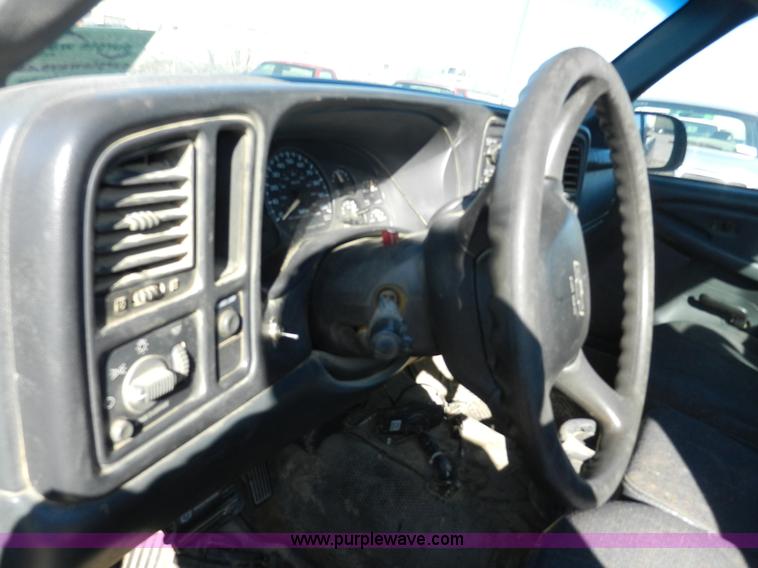image for item A3986 2002 Chevrolet Silverado 1500 pickup truck