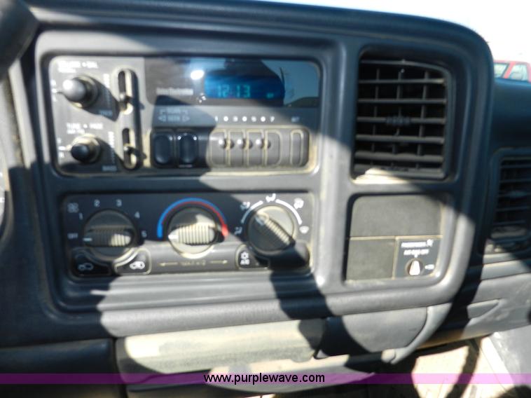 image for item A3986 2002 Chevrolet Silverado 1500 pickup truck