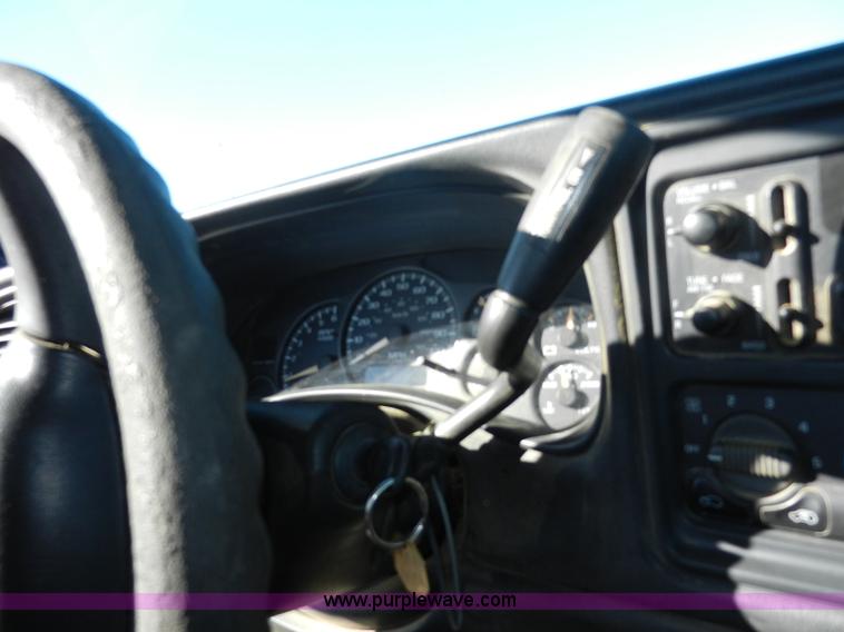 image for item A3986 2002 Chevrolet Silverado 1500 pickup truck