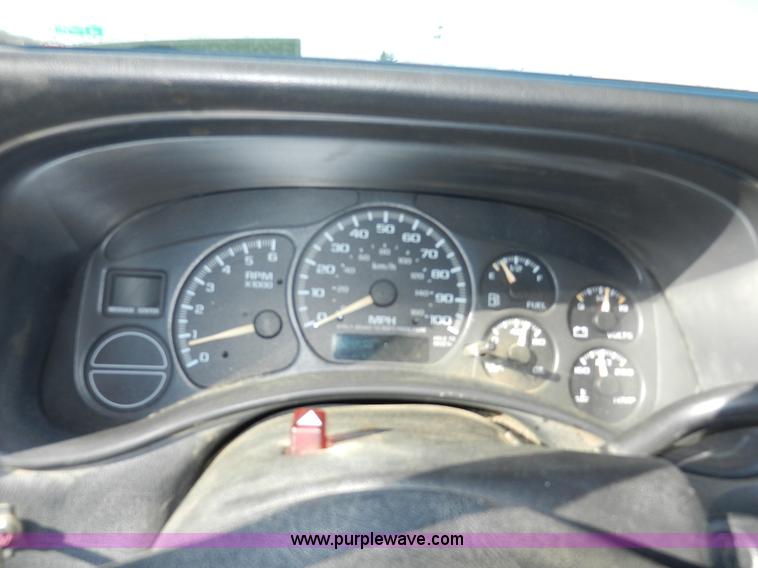 image for item A3986 2002 Chevrolet Silverado 1500 pickup truck