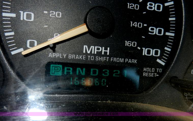 image for item A3986 2002 Chevrolet Silverado 1500 pickup truck