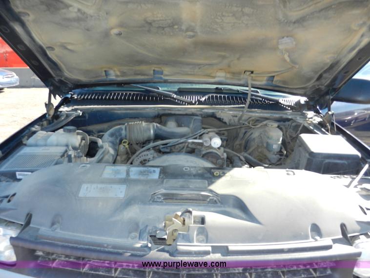 image for item A3986 2002 Chevrolet Silverado 1500 pickup truck