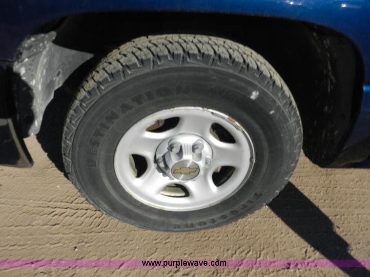 image for item A3986 2002 Chevrolet Silverado 1500 pickup truck