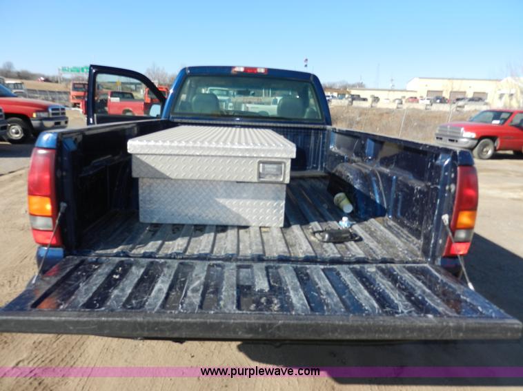 image for item A3986 2002 Chevrolet Silverado 1500 pickup truck