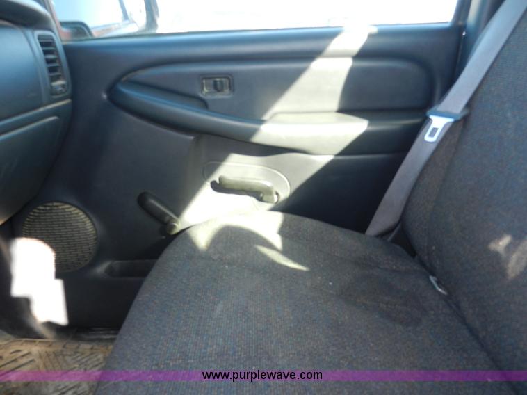 image for item A3986 2002 Chevrolet Silverado 1500 pickup truck