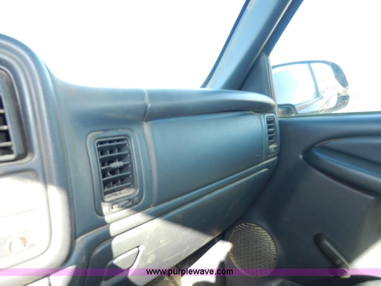 image for item A3986 2002 Chevrolet Silverado 1500 pickup truck