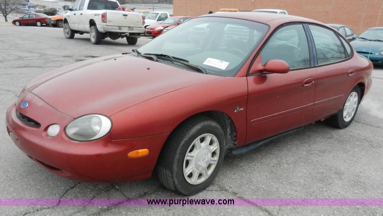 image for item A3989 1996 Ford Taurus GL