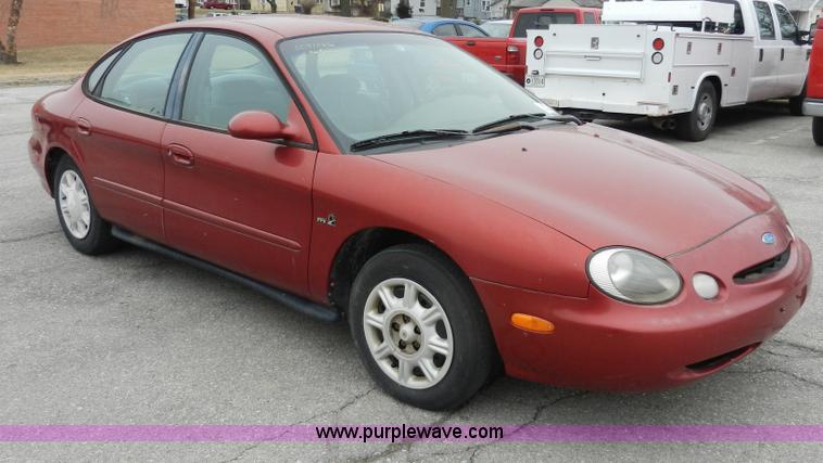 image for item A3989 1996 Ford Taurus GL