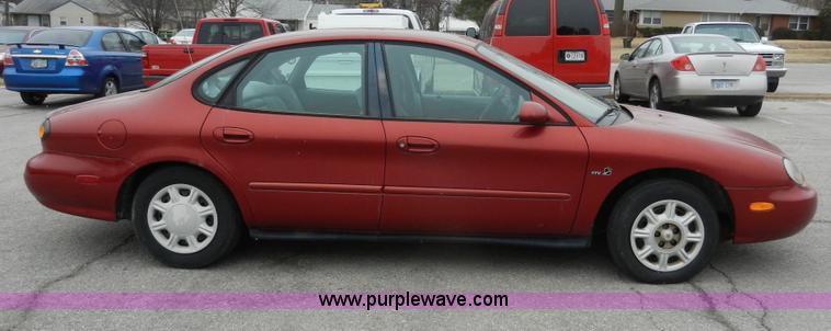 image for item A3989 1996 Ford Taurus GL