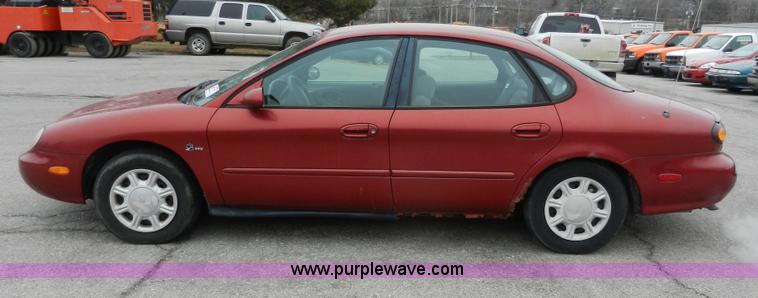 image for item A3989 1996 Ford Taurus GL