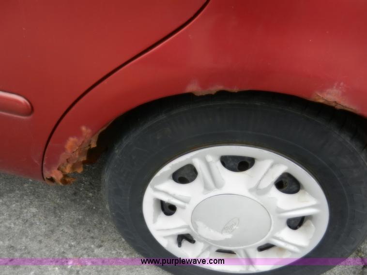 image for item A3989 1996 Ford Taurus GL