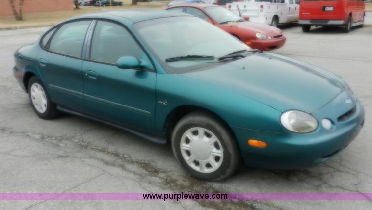image for item A3990 1996 Ford Taurus GL