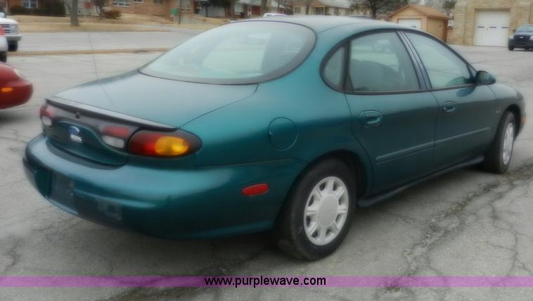 image for item A3990 1996 Ford Taurus GL