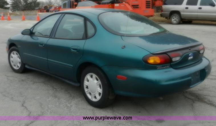 image for item A3990 1996 Ford Taurus GL