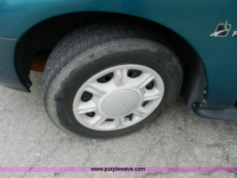 image for item A3990 1996 Ford Taurus GL