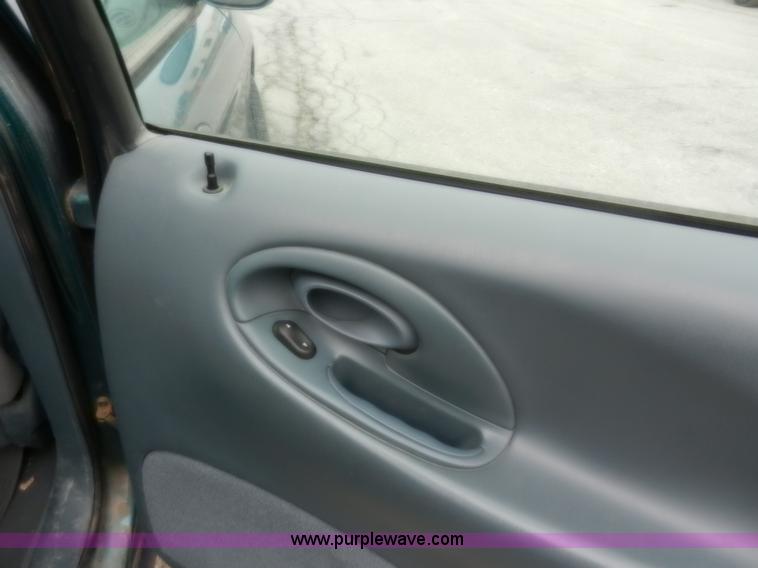 image for item A3990 1996 Ford Taurus GL
