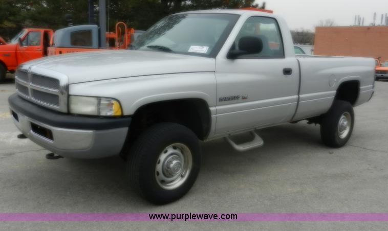 image for item A3991 2002 Dodge Ram 2500 SLT pickup truck