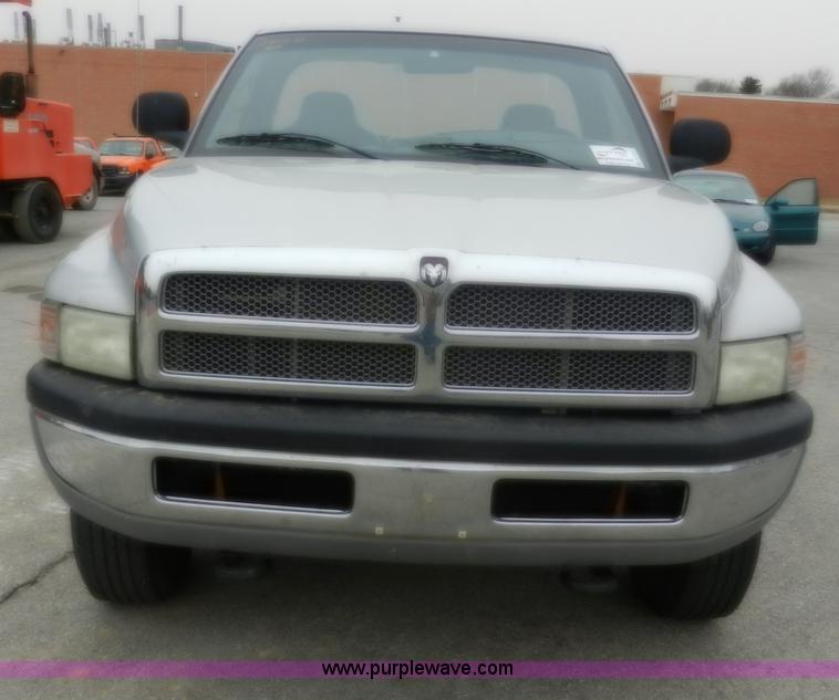 image for item A3991 2002 Dodge Ram 2500 SLT pickup truck