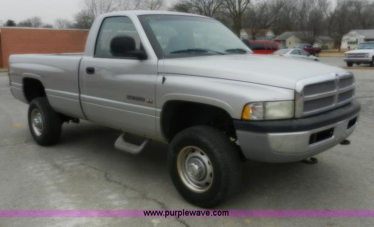 image for item A3991 2002 Dodge Ram 2500 SLT pickup truck