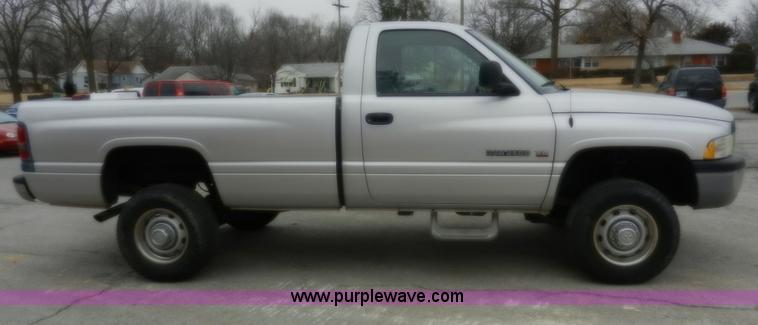 image for item A3991 2002 Dodge Ram 2500 SLT pickup truck