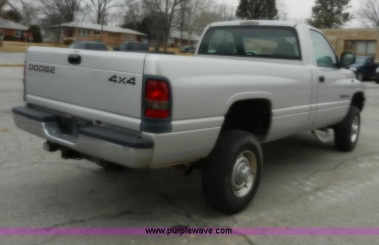 image for item A3991 2002 Dodge Ram 2500 SLT pickup truck