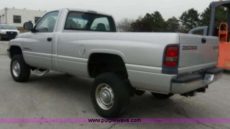 image for item A3991 2002 Dodge Ram 2500 SLT pickup truck