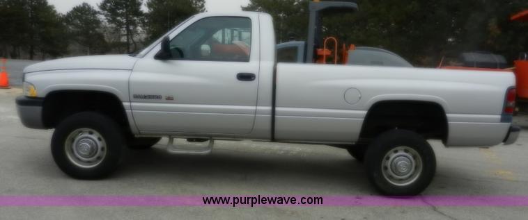 image for item A3991 2002 Dodge Ram 2500 SLT pickup truck