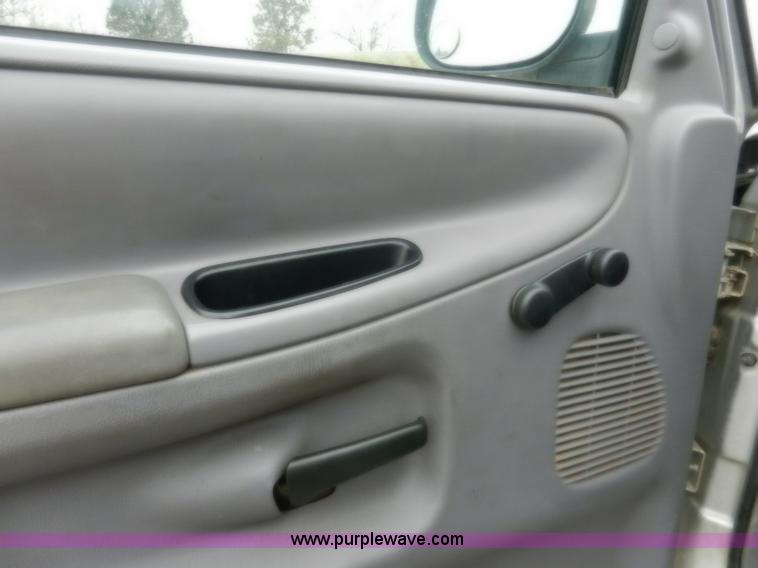 image for item A3991 2002 Dodge Ram 2500 SLT pickup truck