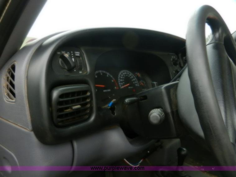 image for item A3991 2002 Dodge Ram 2500 SLT pickup truck